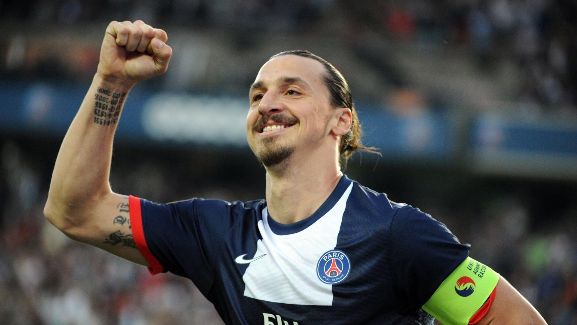 “未来已来：机器人裁判与全息投影引领棒球运动的科技革命”，未来机器人比赛