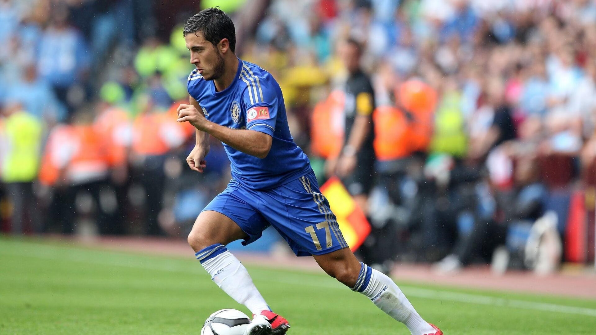 女足世界杯球迷活动丰富多彩，女足世界杯用球遭弃用