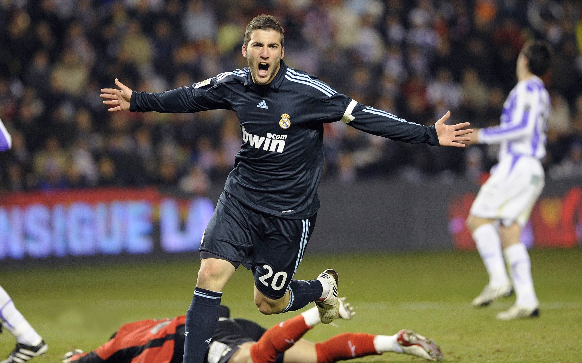 快船击退国王，乔治与伦纳德合砍50分，快船乔治伦纳德海报