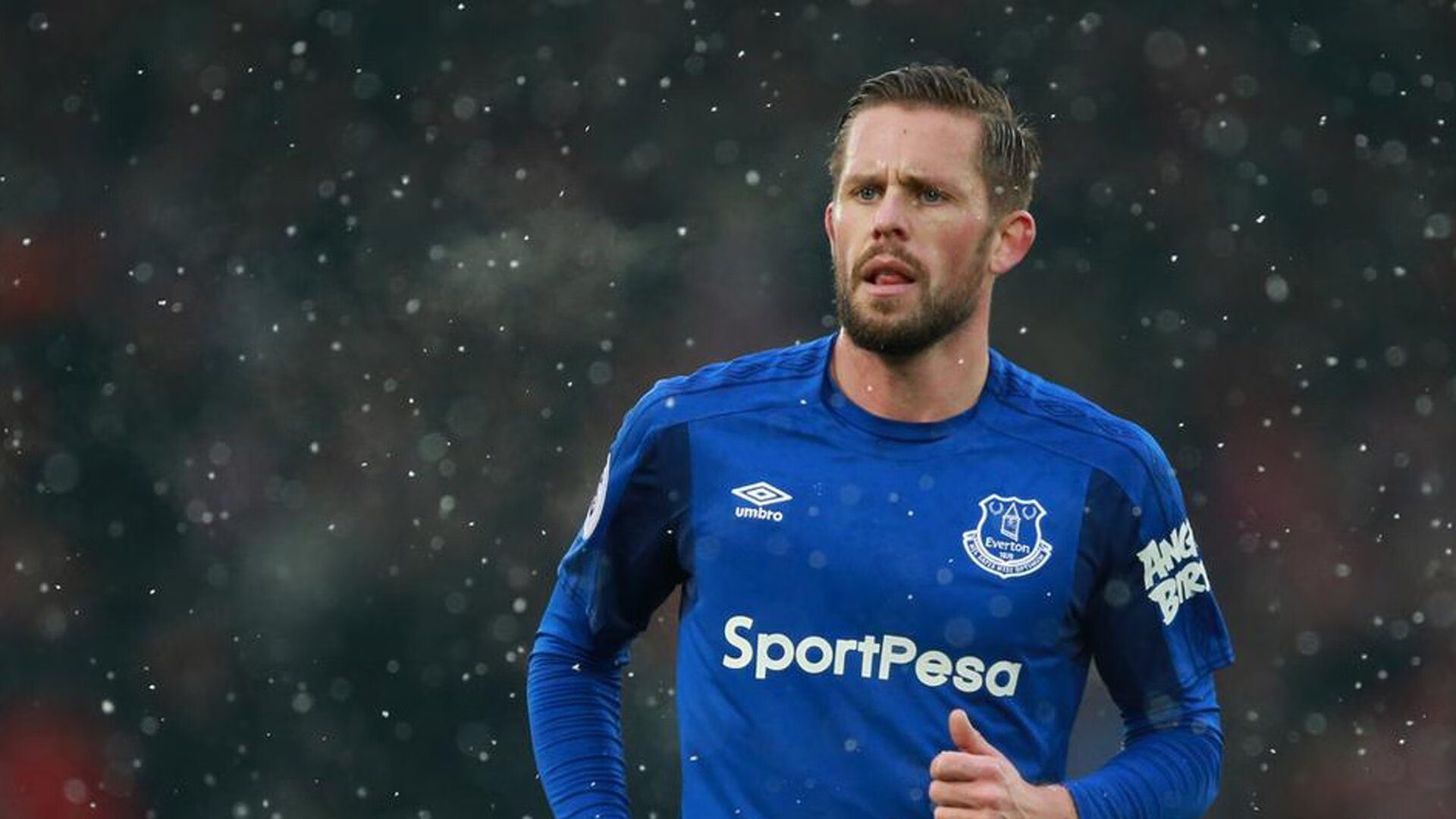 战术层次分明，球探深度解析激烈对抗，球探啥意思