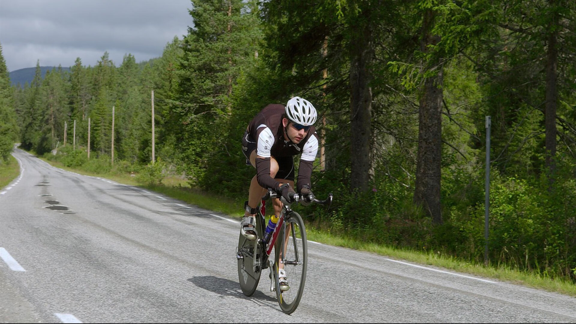 荷兰队在比赛中展现出优异的进攻实力，荷兰队怎样